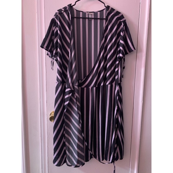 Wrap Dress - Picture 6 of 9